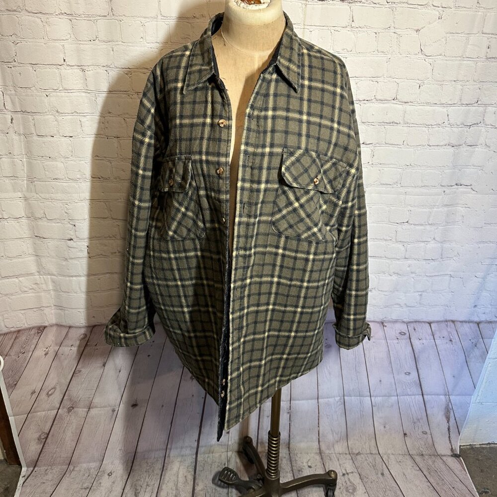 Plaid barn jacket quilted basic editions size lar… - image 1